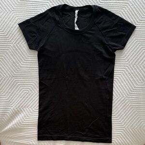 Lululemon tshirt
